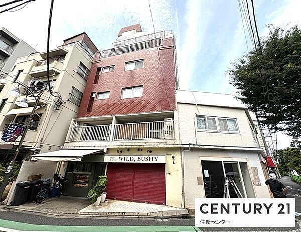 人気の幡ヶ谷エリア！買物施設や飲食店が多数あり生活便利！建物前の緑道や代々木大山公園も徒歩圏内で、お子様ものびのびと自然に触れながら遊べる環境です♪