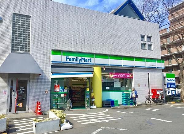 ファミリーマート芦花公園駅北店まで638m