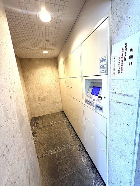 お出掛けの際に受取り便利な宅配ボックス有！
