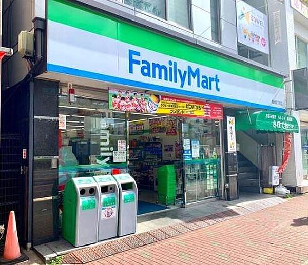ファミリーマート豊洲スカイズ店まで22m、徒歩1分