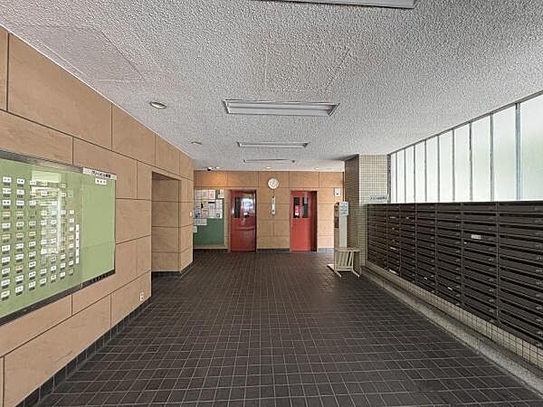 広々したロビースペース　清掃が行き届いています