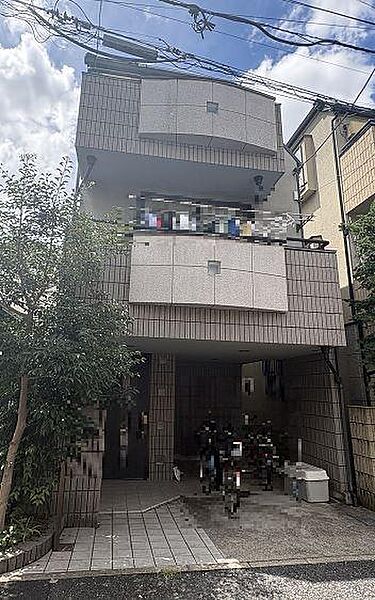 駐車スペース1台あり　（車種大きさ要確認）