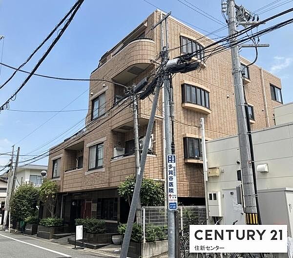 サミットストア桜店徒歩2分・ファミリーマート世田谷二丁目店徒歩1分！買い置きする必要なく、いつでもすぐにお買物できて便利♪