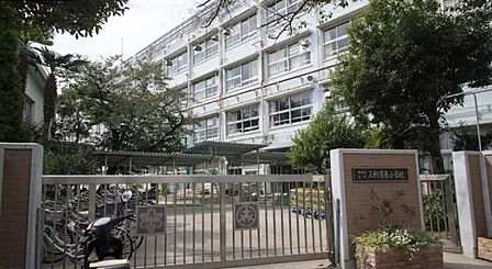 世田谷区立三軒茶屋小学校まで450m