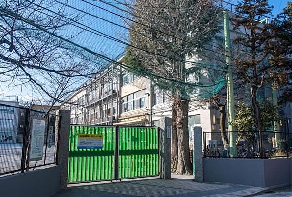 杉並区立高井戸第三小学校まで550m
