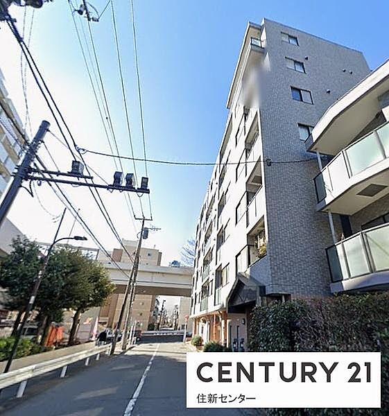 建物前にスーパーがあり、備蓄する必要なくすぐにお買物できて便利♪小学校・中学校も近く、子育てしやすい住環境！駐輪場1台無償♪