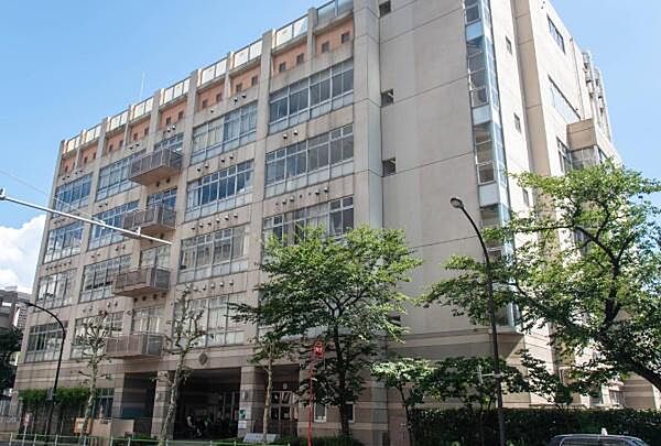 港区立小中一貫教育校御成門学園御成門小学校まで625m