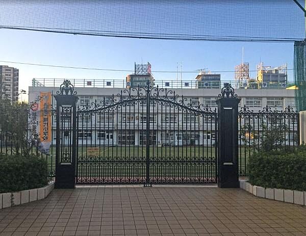 渋谷区立幡代小学校まで860m