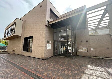 目黒区立目黒区民センター図書館まで700m