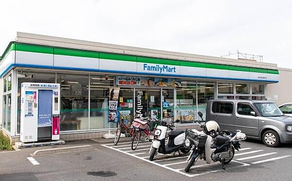 ファミリーマート桜丘世田谷通り店まで550m