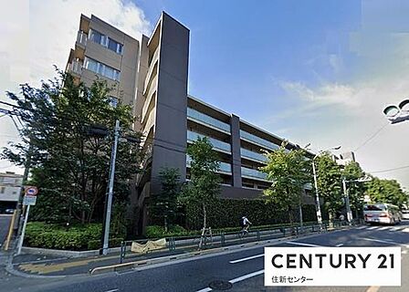 スーパーやドラッグストア、コンビニなど周辺に買物施設が充実！はらっぱ公園や上用賀公園など公園も多数あり、お子様がのびのびと遊べる自然豊かな住環境♪