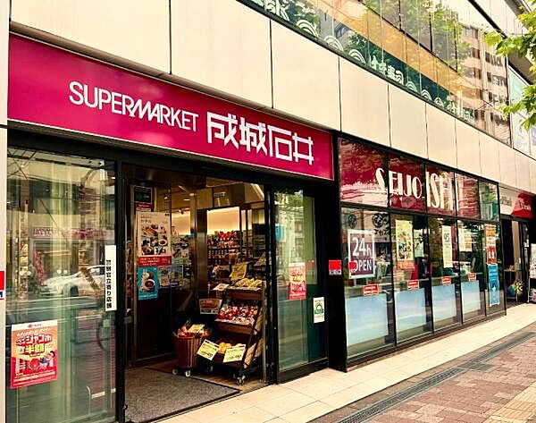 成城石井高田馬場店まで560m