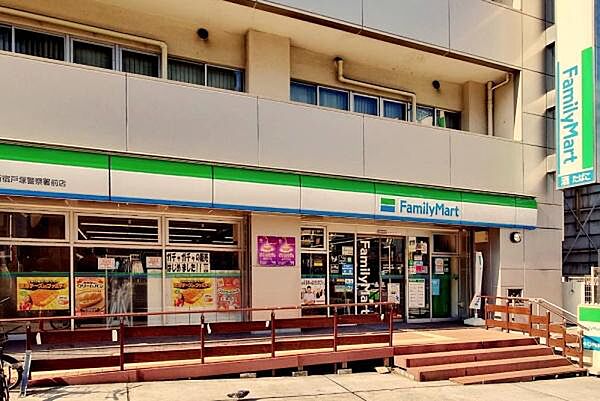 ファミリーマート新宿戸塚警察署前店まで120m