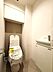 トイレ：1階・2階にトイレあり！ゆとりある広さのトイレルーム。すっきりと使いやすくお掃除しやすい快適なトイレ空間。温水洗浄便座・手洗場付！