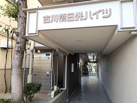 エントランスは毎日の行き帰りで使う大事な空間です。落ち着いた雰囲気で毎日も気持ちよく過ごすことができます♪