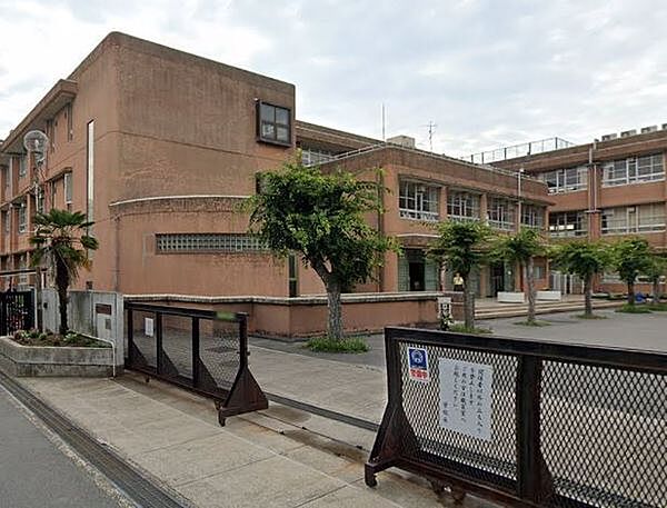 門真市立東小学校まで519m