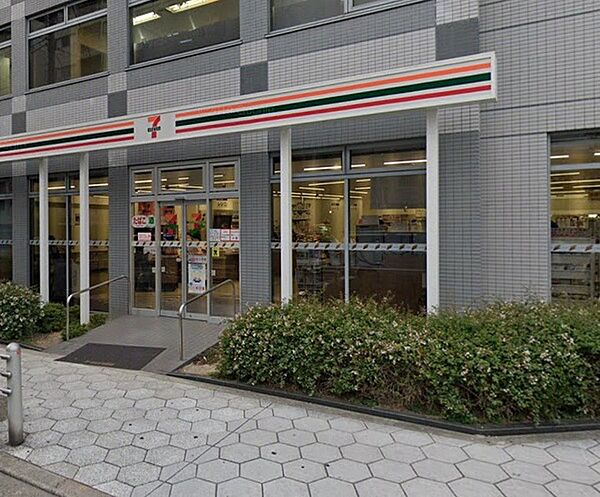 セブンイレブン大阪靱本町2丁目店まで462m