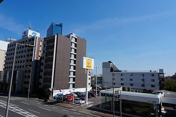 南東角部屋につき日当り、通風良好です♪