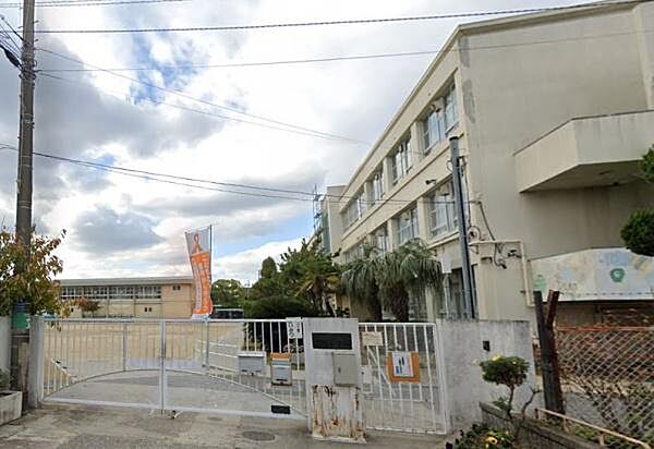寝屋川市立啓明小学校まで220m