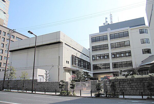 大阪市立東中学校まで324m