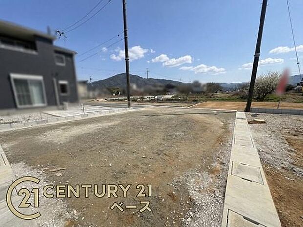 ■現地撮影写真■前面道路約4mでお車の出し入れも楽々!