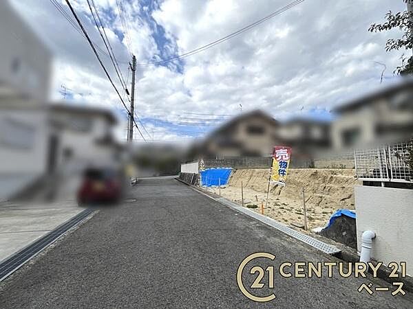 ■現地撮影写真■前面道路約6ｍでお車の出し入れも楽々！
