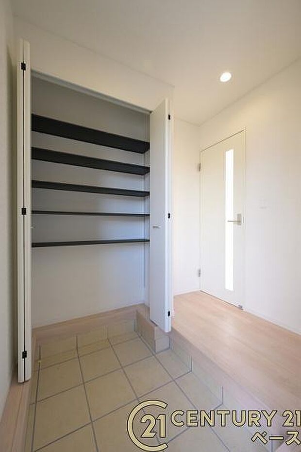 ■玄関には大容量収納スペースを完備!■