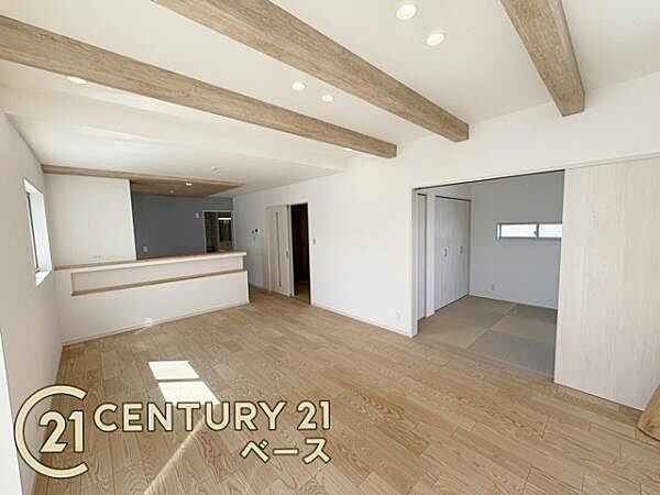 ■現地撮影写真■窓ガラスは紫外線76％カットで安心のLOW-Eペアガラスを採用！結露防止にも効果的です！