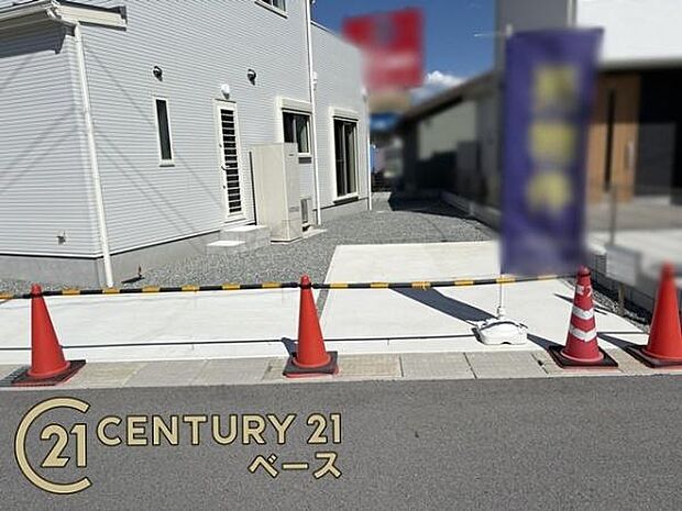 ■現地撮影写真■駐車スペース3台分完備!