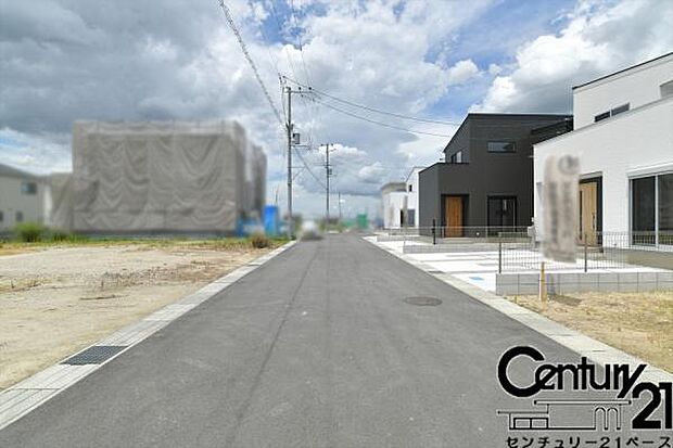 ■現地撮影写真■幅員6mと開放感ある前面道路です!