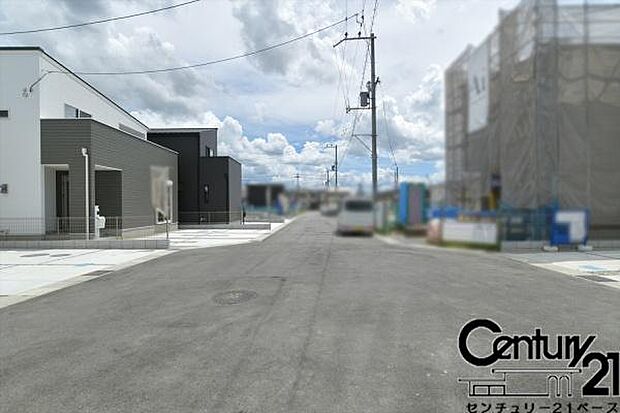 ■現地撮影写真■幅員6mと開放感ある前面道路です!