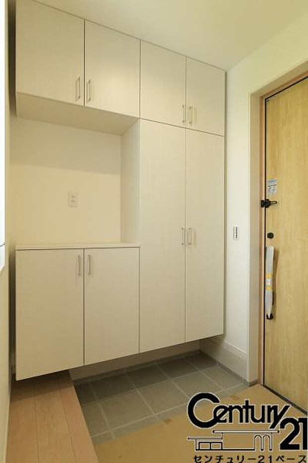 ■現地撮影写真■玄関には大容量シューズボックス完備!