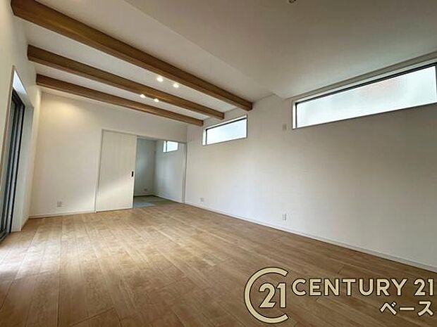 ■現地撮影写真■大きな窓から柔らかい光が射し込みます!