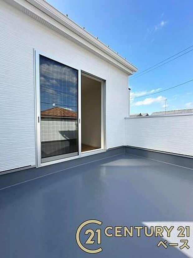 ■現地撮影写真■日当たりのよいバルコニー!洗濯物もよく乾きます!