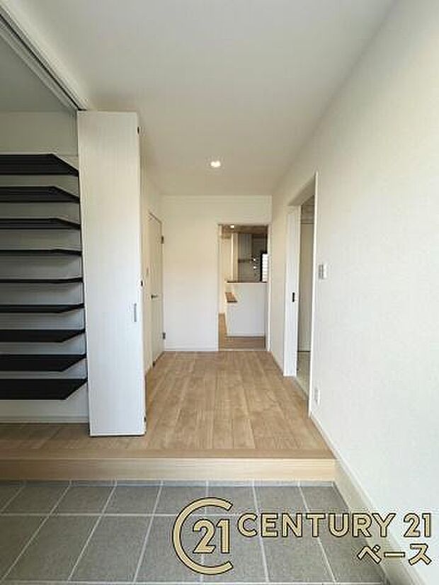 ■現地撮影写真■玄関から見た廊下です!