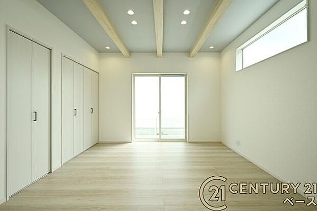 ■現地撮影写真■窓ガラスは気密性を高めるペアガラスを採用!結露防止にも効果的です!