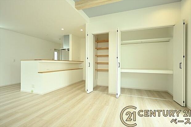 ■現地撮影写真■たっぷり収納できるリビング収納です!