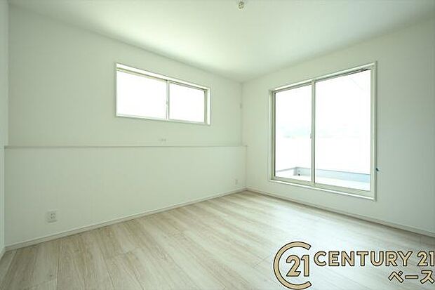 ■現地撮影写真■こちらの主寝室は約10帖となっております!