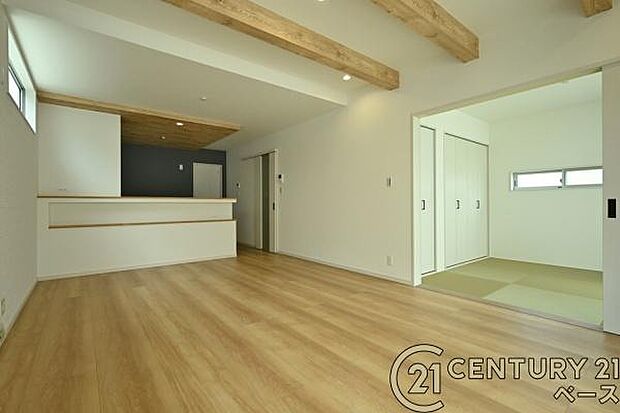 ■現地撮影写真■窓ガラスは気密性を高めるペアガラスを採用!結露防止にも効果的です!