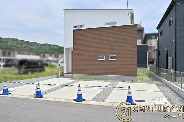 ■現地撮影写真■スーパー、ドラッグストアまで徒歩圏内・毎日のお買い物も楽々です!