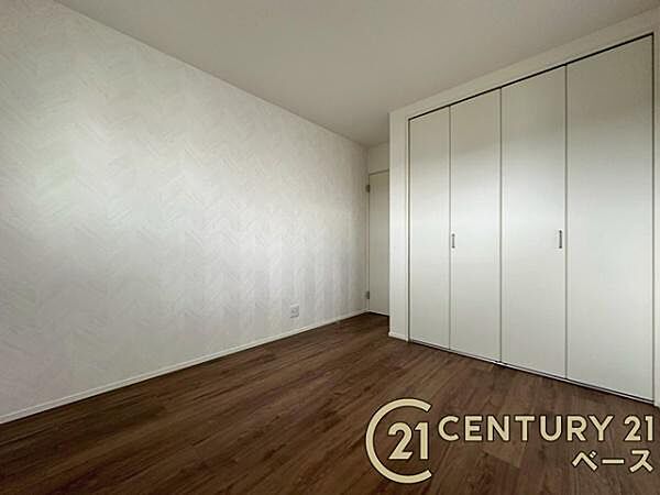 ■現地撮影写真■クローゼット付きの明るい洋室です！