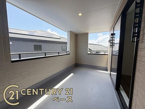 ■現地撮影写真■ゆたっりとしたインナーバルコニー・急な雨でも安心です！