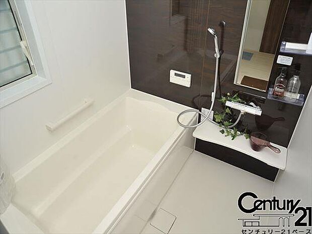 ■ゆったり1坪サイズ!足を伸ばしての入浴は疲れも癒してくれます!■