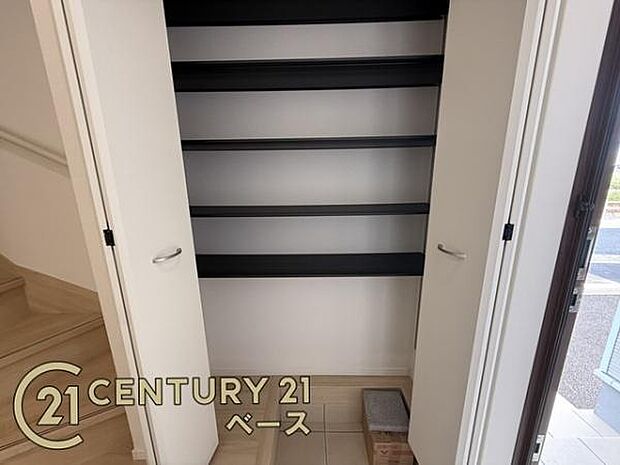 ■現地撮影写真■収納スペース充実ですっきりと片付きます!