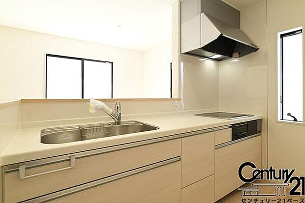 ■家族とのコミュニケーションがとりやすい人気のカウンターキッチン!■