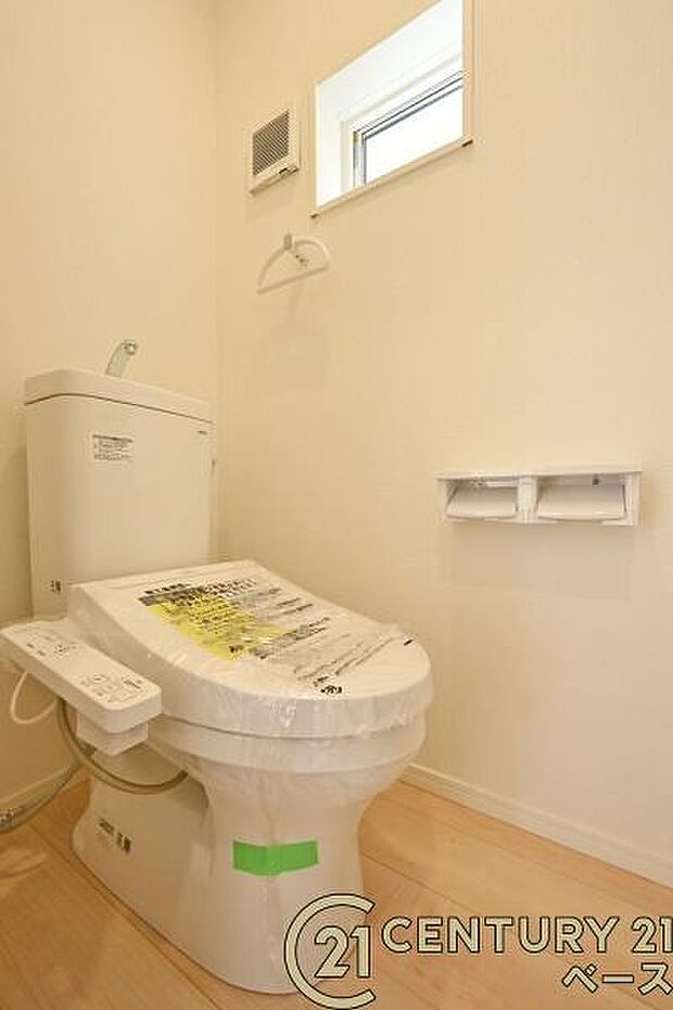 ■従来品と比べ約70%も節水タイプのトイレです!1階・2階共にウォシュレット付き!■