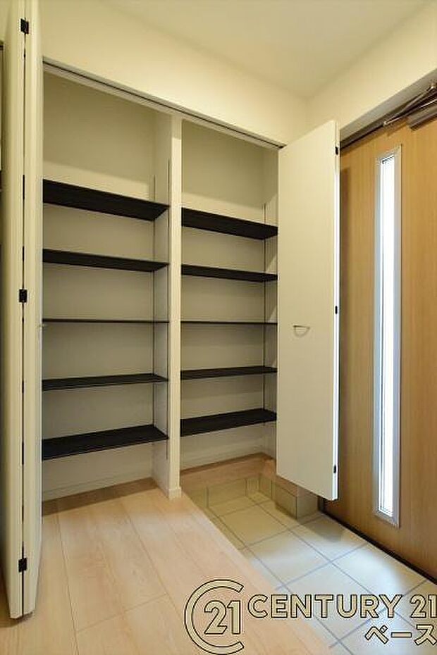 ■玄関には大容量収納スペースを完備!■