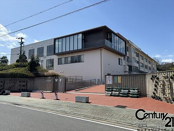 王寺町立王寺南義務教育学校畠田学舎まで2000m