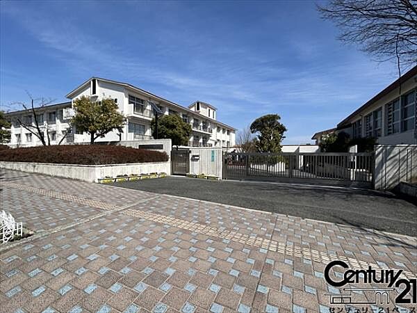王寺町立王寺南義務教育学校太子学舎まで700m