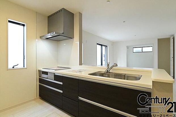 ■家族とのコミュニケーションがとりやすい人気のカウンターキッチン!■